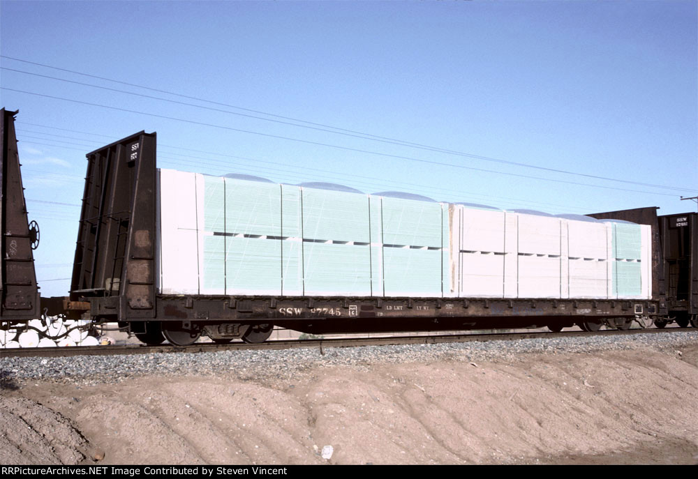 Cotton Belt bulkhead flat SSW #87745 with a load of plasterboard